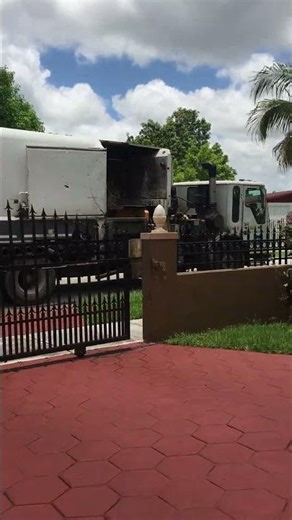 Old short of Labrie Expert 2000 Condor for Miami Dade County Garbage