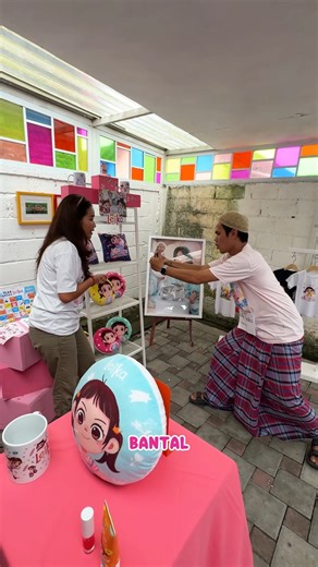 Leika Store | 🎥 Tompel niat banget mau bikin video keren... 📸 Tapi yang direkam malah muka sendiri 🤣🤣 Eh tapi dengerin yaa~ Sekarang lagi ada promo... | Instagram