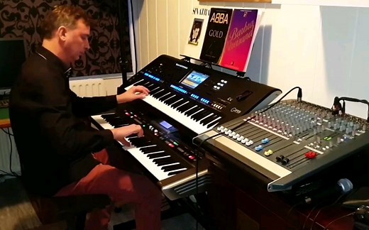 国外大神电子键盘/合成器演奏Yamaha Genos & Roland G70