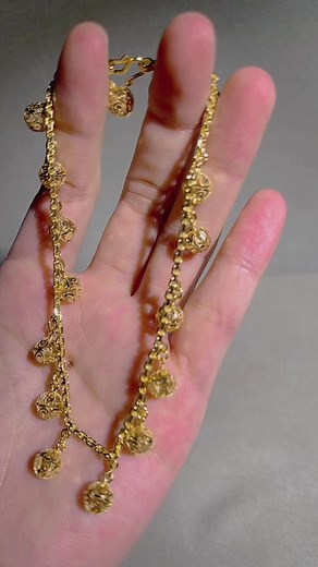 Elegant Gold Anklet Design Showcase