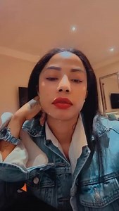 Kelly Khumalo Breaks Silence: “I’m Tired of Being Accused of Killing Senzo Meyiwa” Award-winning singer Kelly Khumalo has once again addressed the ongoing allegations linking her to the 2014 murder of footballer Senzo Meyiwa, insisting she is innocent and fed up with the public's accusations. In a bold statement, Khumalo said: “I’m not scared of anyone. If you think I killed Senzo, come and get me. Until then… BACK OFF.” #SenzoMeyiwa #KellyKhumalo #JusticeForSenzo | Vanslive - South Of Africa Ne