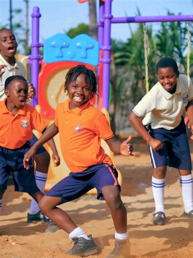 From school to the dance floor! 📚💃⚽ Football unites us all. ❤️🌍 Drop your flag below! 👇🏽🇪🇸 ❤️ 🇦🇷 #MasakaKidsAfricana #WorldCup #DaiDai #TikTokDance #FYP