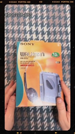 3.5K views · 752 reactions | Sony Walkman ¿Tuviste uno? #Recuerdos #Nostalgia #sony #walkman #personalstereo #buenamusica #diasderadio #musicadelos80 #bandasdelos80 #colegio #escuela #casadepapa #adolecencia #radioenlos80s #uniforme #cuadernos #chileenlos80 #los80 #tvchile #viral #doctor80s | Doctor.80s | Facebook