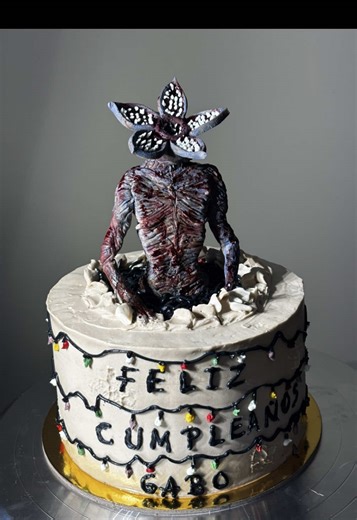 Pastel de Stranger Things y Demogorgon en Fondant