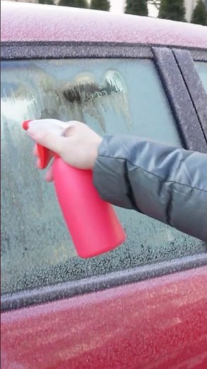 How to Make Homemade Windshield De-Icer – Quick & Cheap! #CarHacks #WinterTips #DIYDeIcer