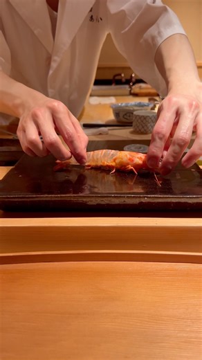 King of removing the shrimp shell and make shrimp sushi