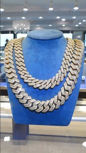 Would you rock this Diamond Cuban chain set? ⛓️💎