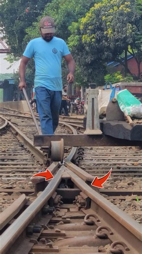 Switching tracks at the mini trolley line change point. #shorts #trolley #work #car #usa