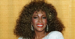 20 Photos That Look Back At Mary Wilson's Supreme Style