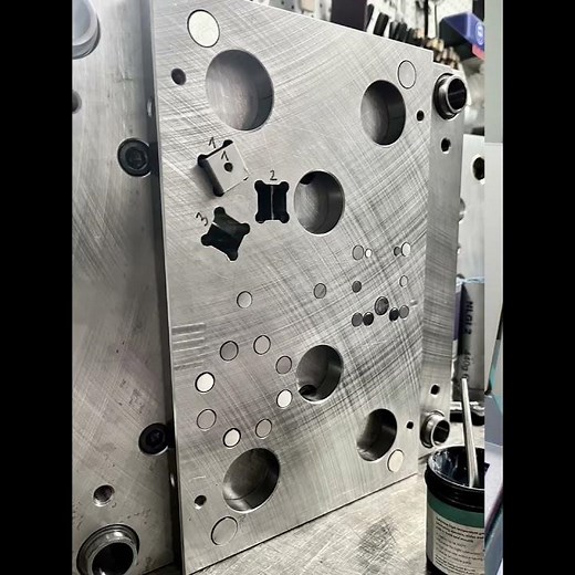 Spritzgussformen: Entwickeln. Konstruieren. Bauen. ⚙️