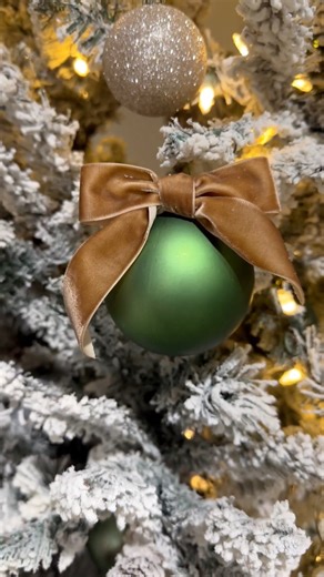 The best addition for our tree last year🎄simple but makes all the difference! #Christmas2025 #christmastreebow #christmashack #christmastree #viralchristmasdecor | JoannaTellez