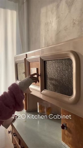 MCF - the better new on Instagram: "Having a few old souls in your home feels so beautiful ♥️. Go check our stories for our vintage kitchen cabinets ☕️🔗⬆️ #vintagekitchen #vintagehome #nostalgia #secondlife #artdeco"