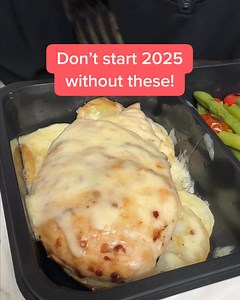 4.7K views · 33K reactions |  Get 50% OFF + 20% OFF your next month and reach your goals with code YUMFB50  Portion controlled meals, that SATISFY ⏰ Heat and eat in 2 minutes 數 Choose from protein plus, keto, calorie smart plus and more “I am absolutely in LOVE with Factor!! I have never had such consistently delicious meals before!! I love that I am completely satisfied after every meal and every portion!!” ⭐⭐⭐⭐⭐ | So Yummy | Facebook