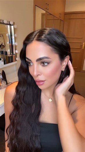 Zizi | Content Creator on Instagram: "I’m the prize, my glow proves it 💄✨ Products used: Primer,liquid blush,lipgloss @nadine.njeim.beauty Foundation,concealer,powder,mascara @bourjoismiddleeast Contour @charlottetilburyarabia Setting powder @maxfactorarabia Eyeshadow,setting spray @urbandecayme Powder blush @fentybeautyme Lip contour @hudabeauty Brushes @royalcosmeticofficial . . . #reelsinstagram #beauty #explore #feed #foryou"