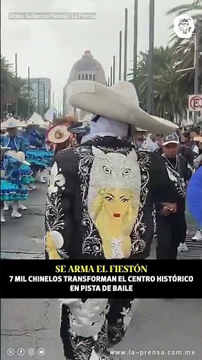 🎉🥳 The party's on in #cdmx! 7,000 chinelos transform the #historiccenter into a dance floor
