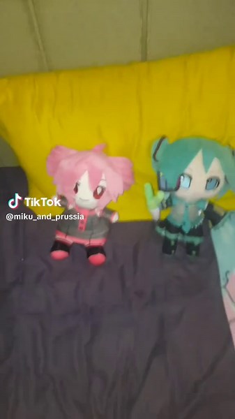 Exploring Vocaloid and UTAU Humor with Hatsune Miku
