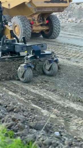 mini motor grader works #heavyequipment #constructionmachines #bilalghummansialkoti