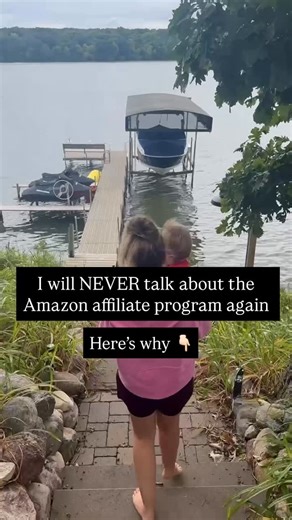 How to Make Money with Amazon Reviews on Instagram: "Here’s why👇🏼 Because it pays PENNIES compared to Amazon review videos that get placed directly on Amazon’s website. With the Amazon affiliate program you have to plaster stuff all over your social media + build a HUGE social media following to actually make decent money. Which is a huge NO for me. What I do instead & have helped thousands of others get started with👇🏼 Is Amazon review videos which allows us to tap into Amazon’s HUGE custome