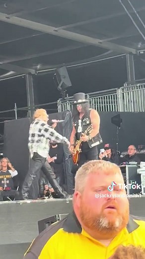 Guns N Roses - Welcome To The Jungle live Download Festival 26 #gunsnroses #slash #axlrose #s #rock