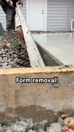 See the full Tutorial⬆️⬆️Exposed Aggregate Concrete #cementart #concreteprojects #concrete #diy