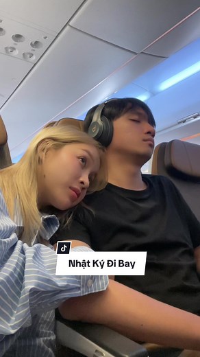 Nhật Ký Đi Bay - Lê Chi Review Sơ Sơ Món Ăn trên Máy Bay và Trải Nghiệm Transit Sân Bay Đài Bắc