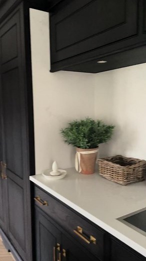 Luxury Kitchen Design with Calacatta Nuvo Quartz Splashback