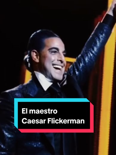 Caesar Flickerman: Maestría en Presentación