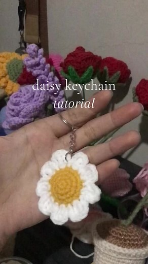 Crochet Daisy Keychain Tutorial