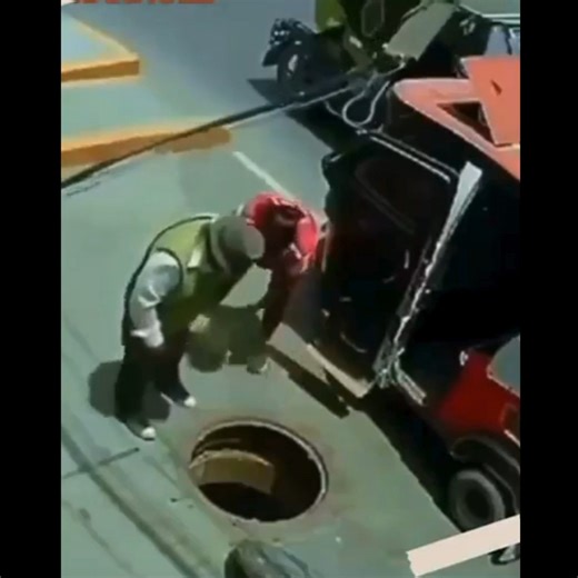 Safety Fails on Instagram: "This is WHY You Must Secure Manhole Covers – Woman Falls Straight Into Open Shaft After Stepping Out of Her Car🤯 @safetyfails1 - Let’s Increase Workplace Safety #accident #accidents #construction #construção #safety #safetyfirst #maintenace #oil #oilchange #slip #laddersafety #risk #risky #firesafety #training #fails #eletrical #hardhat #PPE #fire #crane #cpr #cranefails #welding #warehouse #ladder"