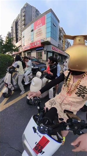 Say Goodbye to Bad Days! This #AttentionSeeker Is Your Mood Booster!