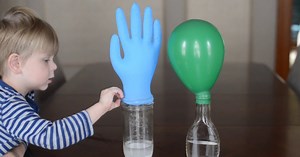 10 лесни научни експерименти кои може да ги правите со вашите деца