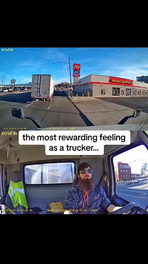 tight squeeze with 43 foot trailer😎 #lotlizards #professionaldriver (7333030044480113963) | Dennis Ruffin