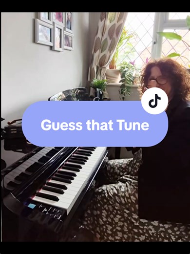 I love playing a bit of rock on the piano. This is from the 1970's and if you know what it is then put it in the comments 😀 #rockmusician #pianocovers #fyy #pianoplaying #musique