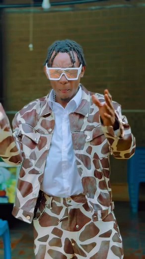 Che Che by Fyno: Lyrics and Covers