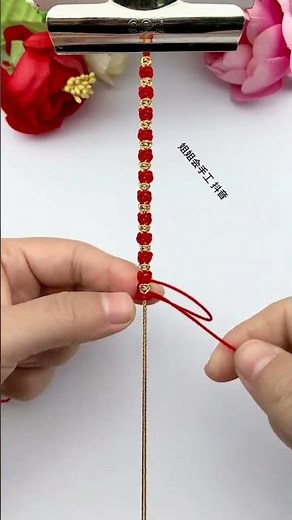 A simple tutorial on braiding bracelets for your bestie