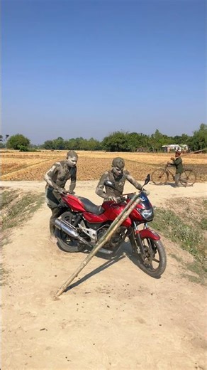 How did the two idols steal the motorcycle?