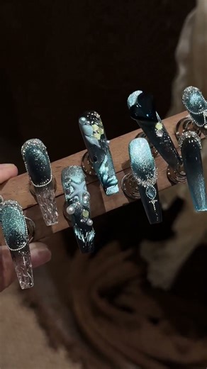 Mirror­ nails | Chrome nails