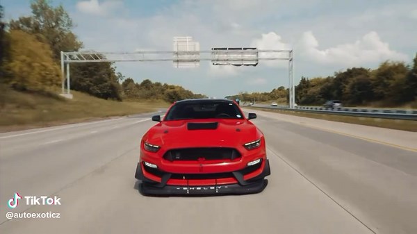 The Ultimate Roller Camera Attachment👀📷 No more shaky videos, just pure art 🖼️ Get yours now using link to Tiktok Shop⬆️ #carsoftiktok #caraccessories #caredit #ford #shelbygt350