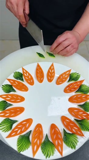 Willow leaf plate, new type, easy to learn. #Try it #Fruit shapes #Simple flower carving