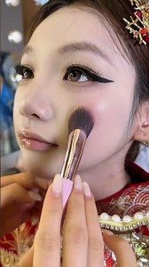 The ultimate beginner hack for glowy, natural-looking cheeks 🤍