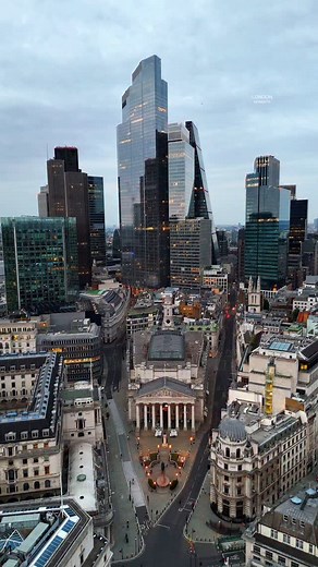 36K views · 6.9K reactions | London Skyline ️ #londonmoments #london #londonlife #visitlondon #londonskyline | London Moments | Facebook