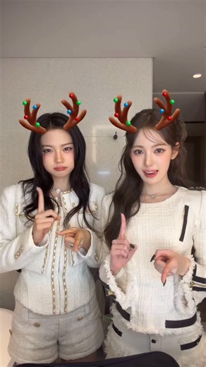 KiiiKiii on Instagram: "𝒯𝒾𝒾𝒾𝒦𝒾𝒾𝒾와 함께라면 매일이 크리스마스 ·˖ ˖·࿄ཽ #KiiiKiii #키키 #SUI #KYA"