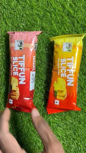 Tiffun Slice Fruit Cake vs Pineapple Cake | Taste Test & Comparison