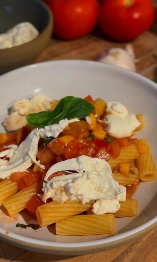 Italian Summer Pasta: Rigatoni with Tomato, Peach & Burrata 🇮🇹🍝