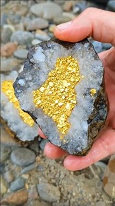 Amazing Stone Split – Hidden Crystal Inside!‎ #petraagate‎ #natureusa‎ #rockhuntingusa‎