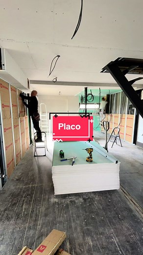 Mise en place du placo dans une maison container