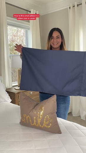 How to fit a small pillow in a pillow case or cover #foldinghacks #pillowhack #foldingqueen #foldingclothes
