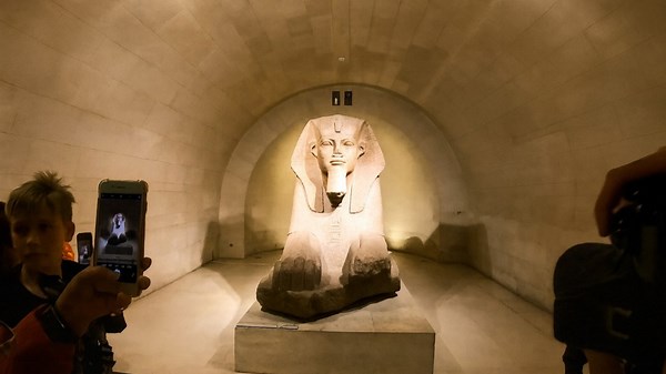 Discovering the Louvre Museum beyond the galleries (4K)