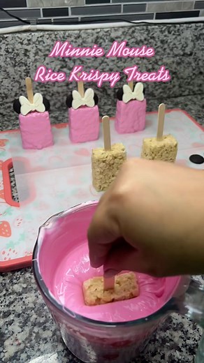 Delicious Minnie Mouse Rice Krispy Treats for Birthday Parties