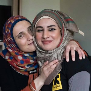 10K reactions · 7.7K shares | They came to the U.S. to escape war and violence. They are now met with hateful rhetoric. Let newly resettled refugees know they are not alone! Send a card of support now. | International Rescue Committee | Facebook